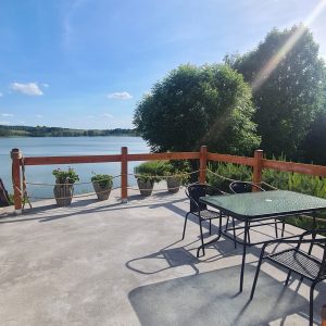 Pokoje nad jeziorem Tajty