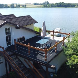 Pokoje nad jeziorem Tajty